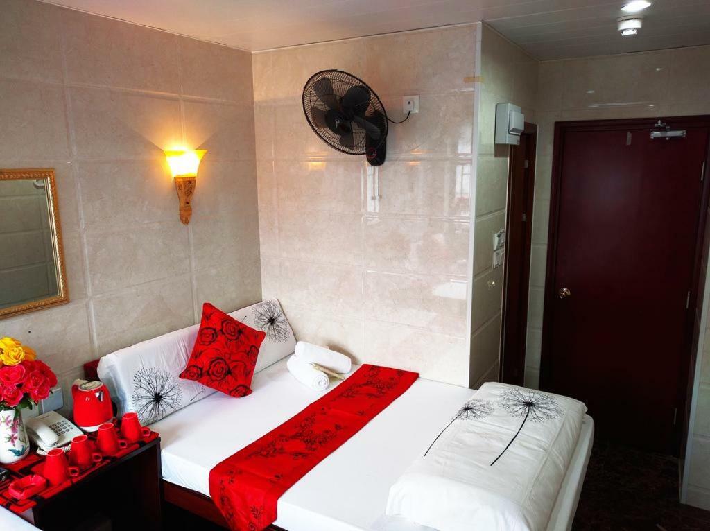 Hostel 16 Paris Guest House Block E Reception 10Th Floor Hong Kong Exterior foto